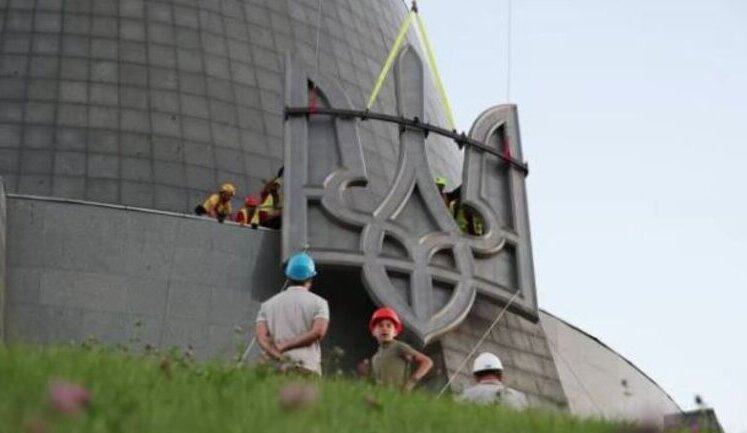 Trident began to be mounted on Motherland. PHOTOS