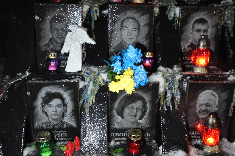 День Гідності та Свободи: у центрі Києва вшанували пам’ять Героїв Небесної Сотні 08