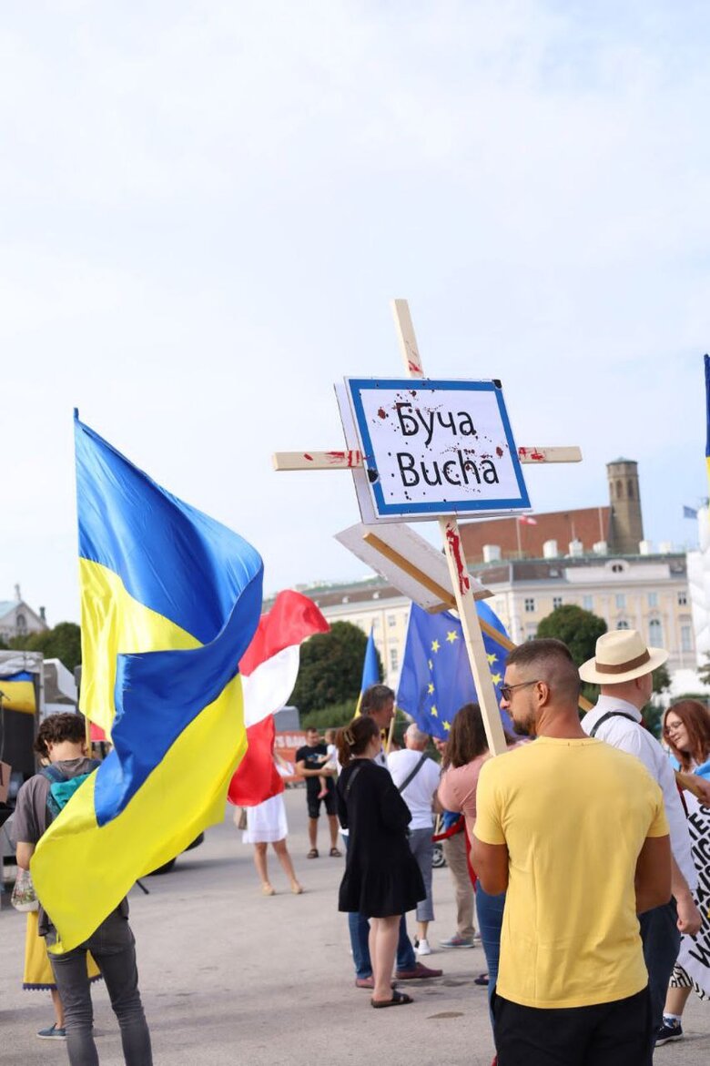 Українці у Відні провели Марш Незалежності 04