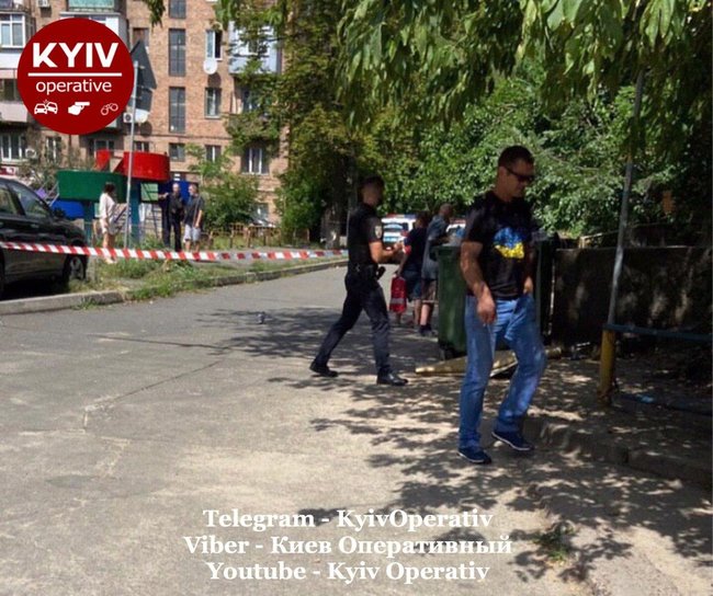 Полиция в Киеве проверяет заминированный автомобиль и подозрительный чемодан 02