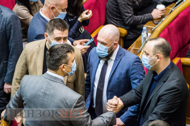 Некарантинні вітання слуг народу, обговорення фейкових довідок про щеплення і збір Медяником майже 150 тис. грн, - день роботи ВР 2 грудня 11