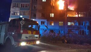 Russian forces struck high-rise building in Kamianske with drone: man was killed and child was among wounded (updated). PHOTOS