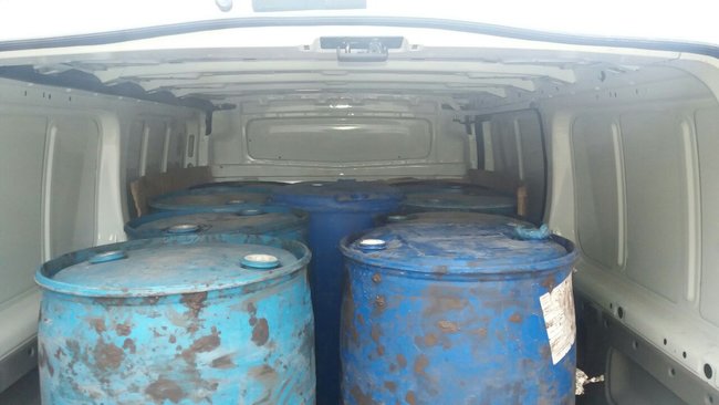 Податківці ліквідували 4 підпільні цехи з виробництва фальсифікованого алкоголю на Кіровоградщині: вилучено продукції на понад 2,1 млн грн 02