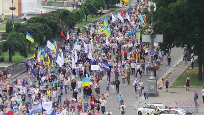Прихильники Порошенка провели мітинг під Офісом президента 03