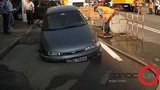 В центре Киева автомобиль провалился под асфальт. ФОТО