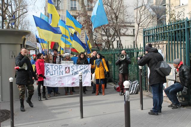 акция париж марш
