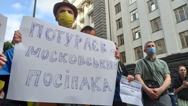 Як же за#бали: активисты протестовали под Радой против внесения поправок в закон о языке 21