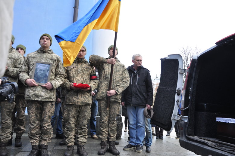 С легендарным волонтером Сергеем Максимцом простились в Киеве 47