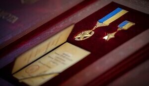ВР ухвалила законопроєкт про скасування пільг особам, позбавлених звання Героя України