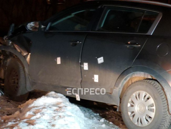 Полицейские в Киеве со стрельбой остановили внедорожник с пьяной женщиной за рулем 02