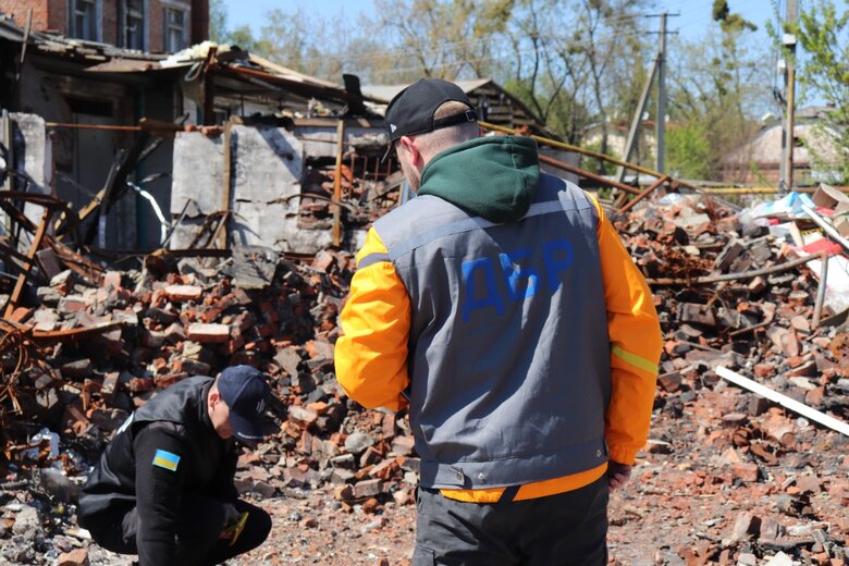 Катували і розстрілювали з танків. ДБР документує, як окупанти знищували Тростянець і його жителів 06