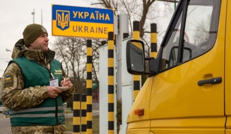 Львівська ОВА погоджувала чоловікам виїзд з України за листами з підписом російського імператора, - ЗМІ