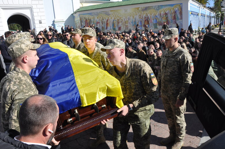 С погибшим в бою с оккупантами воином Максимом Яловцовым (Регбистом) попрощались в Киеве 18