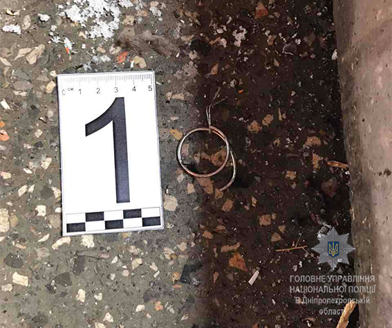 Житель Днепра подорвал себя гранатой у кафе 02
