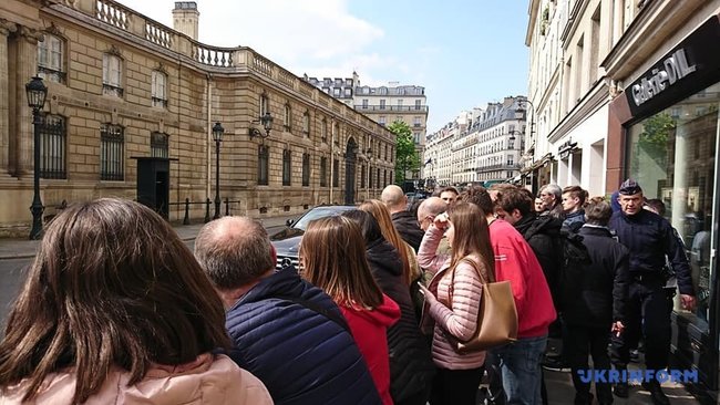 Zelenskyi arrives at Elysee Palace to meet Macron 01