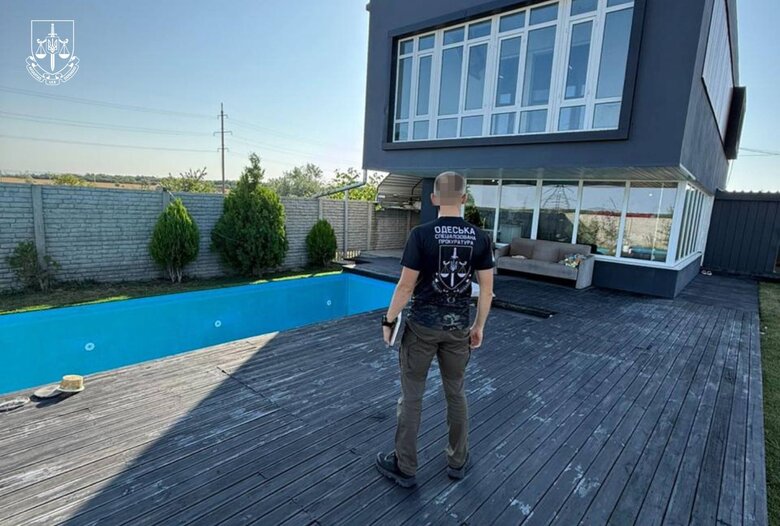 Організовували фіктивну службу мертвих душ і отримували виплати