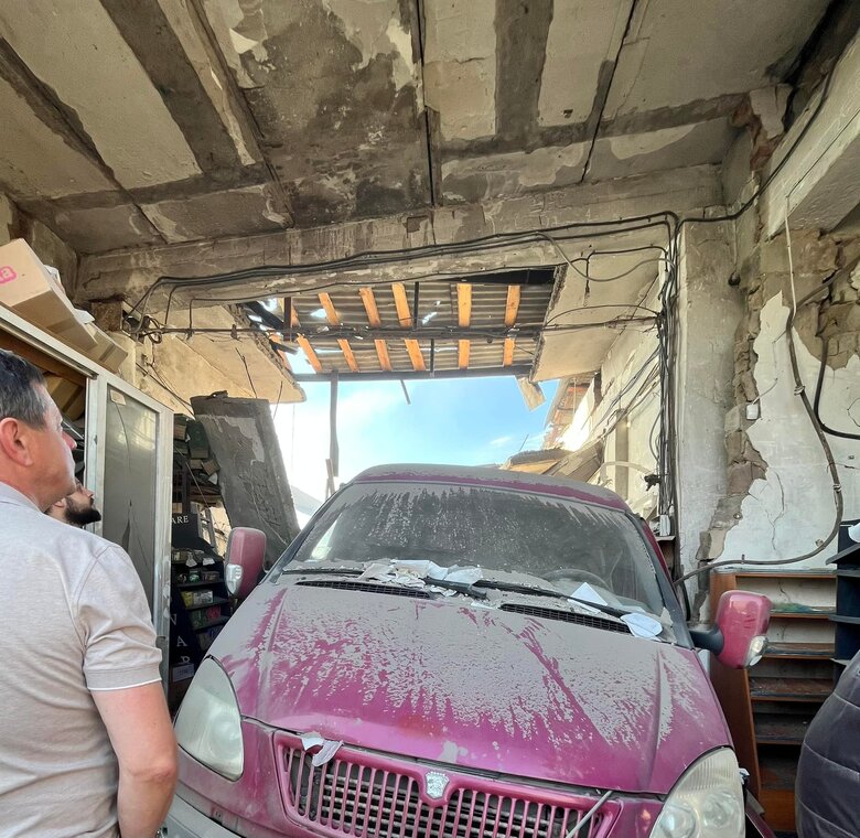 Россия выпустила 8 ракет по Краматорску. Повреждены склады гуманитарной помощи. Есть раненый в тяжелом состоянии, - мэр Гончаренко 09