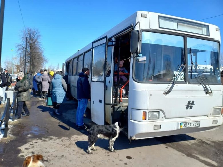 З Луганщини евакуювали близько 700 мирних мешканців, - Гайдай 01