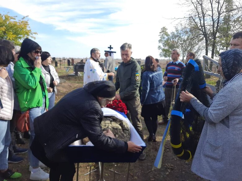 С погибшим защитником Украины Александром Скакуном попрощались под Херсоном 01 С погибшим защитником Украины Александром Скакуном попрощались под Херсоном 01