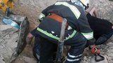 Робітника завалило глиною під час риття котловану в Дніпрі, чоловіка госпіталізували, - ДСНС. ВІДЕО+ФОТО
