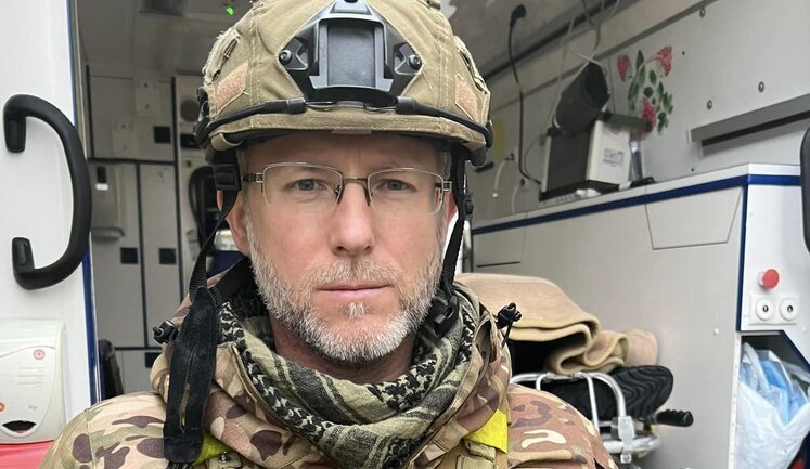 Парамедик-водій Саід Ісмагілов: "Москалі, на жаль, все позаміновували. Тому під час наступу стає більше мінних травм. Солдат наступає на протипіхотну міну, відривається частина ноги…"