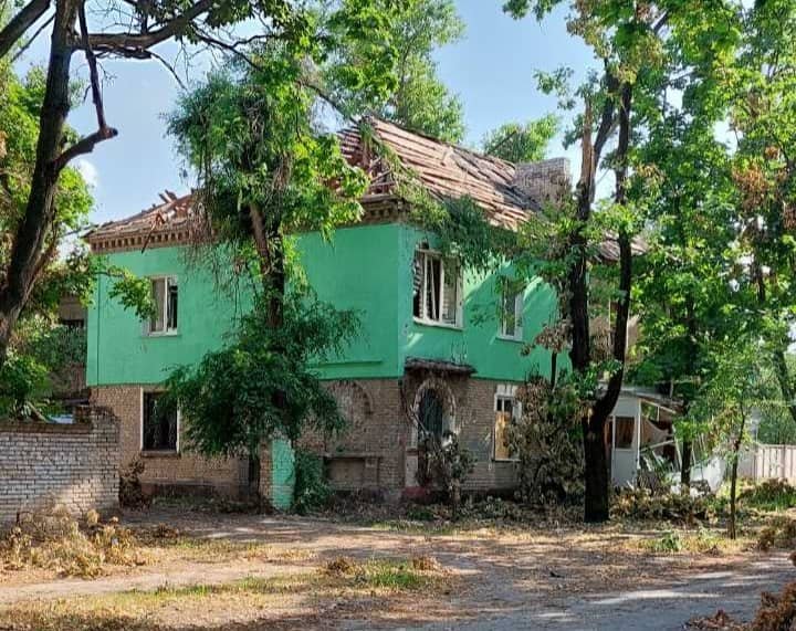 Войска РФ атакуют Лисичанский НПЗ, удерживают его часть. Обстрелы очень плотные, уничтожают дом за домом, - Гайдай 08