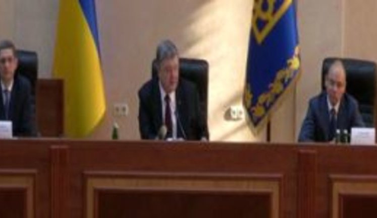 “Poroshenko has distorted information,” - District Council Head Boiko, who interrupted president's speech in Odesa