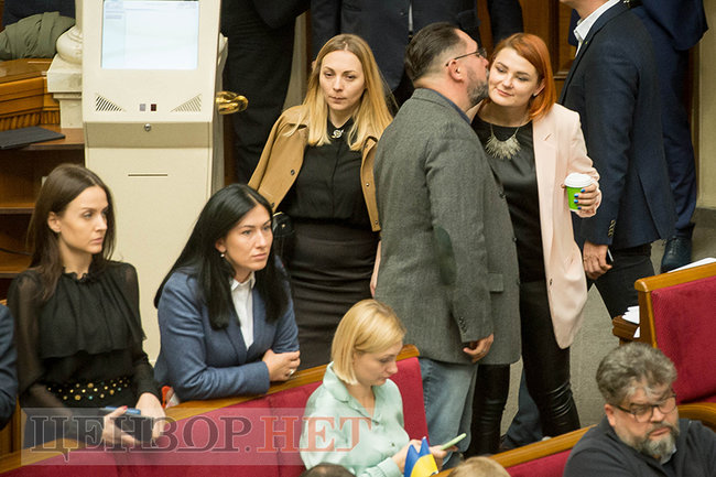 Стефанчук и Регламент, рассказ от Шуфрича и предложение к Шинкаренко вечером решить вопрос зп, - рабочий день ВР 2 октября 01