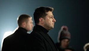 Зеленский прокомментировал заявления о попадании ракеты в самолет МАУ