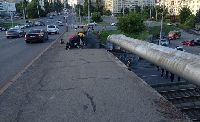 В Києві знову обвалився міст