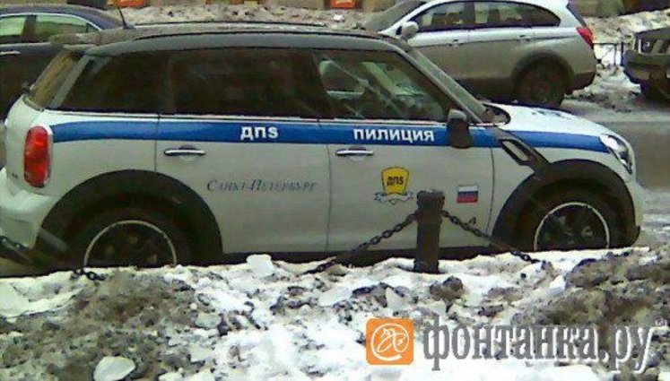В Питере милицейский полковник "пилиции" на "Mini" стал героем дня в городских СМИ. ФОТОрепортаж