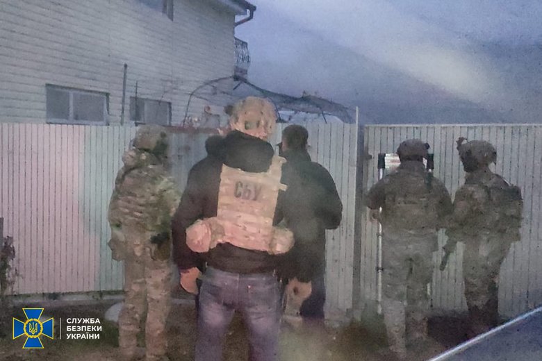 Закликали до насильницького повалення конституційного ладу: СБУ затримала антиукраїнських активістів на Київщині 01