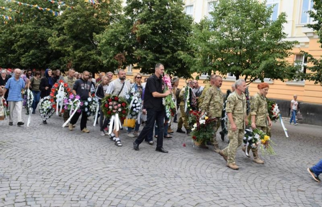 С погибшим в зоне АТО бойцом 128-ой бригады Брычаком простились на Закарпатье 05