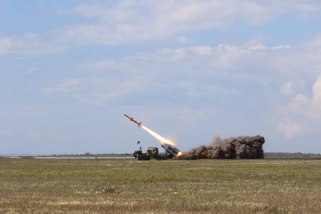 Испытания ракетного комплекса Нептун проходят в Одесской области 01