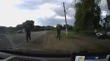 Неизвестные "спортсмены", на глазах у ГАИшников, напали на тетю Тимошенко. ВИДЕО
