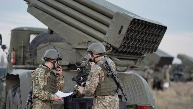 Розрахунки РСЗО БМ-21 Град тренувалися нищити танки та окупантів на адмінкордоні з окупованим Кримом 03