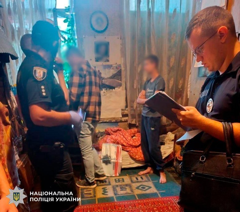 Поліція затримала 2 неповнолітніх, які нападали на 2 жінок у Києві