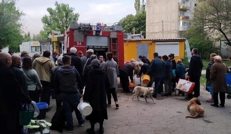 В окупованому Лисичанську загарабники обмежили видачу гуманітарки, у Кремінній - продовольча криза, - ОВА