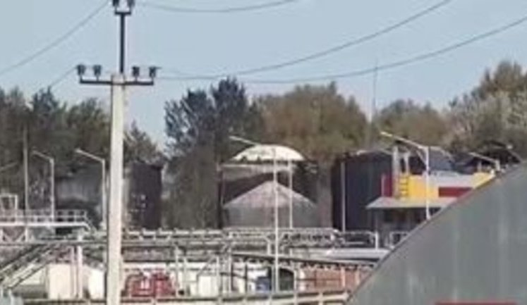 "The threat of burning-back still remains. We are currently wetting down tanks with unburned fuel and oil," - firefighters extinguished the fire at the tank farm near Vasylkiv. VIDEO