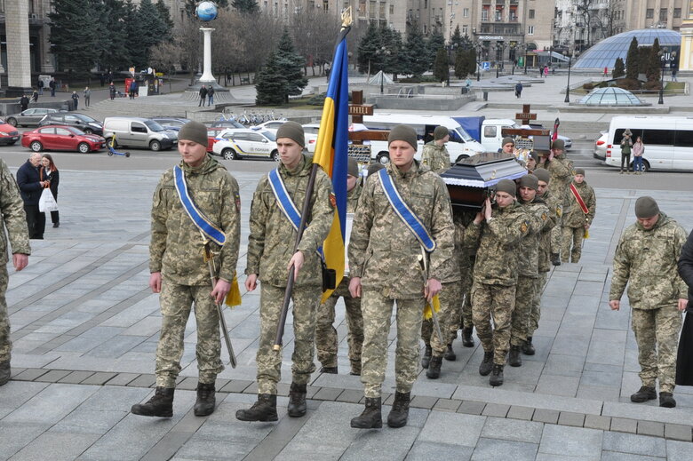 Із воїнами Олегом та Микитою Хомюками попрощалися у Києві: Батько та син загинули в бою проти окупантів під Бахмутом 40