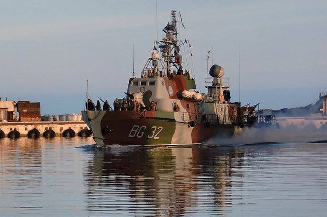 В Азовському морі кораблі Морської охорони, ВМС, артилерія й авіація вчилися відбивати ворожу атаку 01 В Азовському морі кораблі Морської охорони, ВМС, артилерія й авіація вчилися відбивати ворожу атаку 01