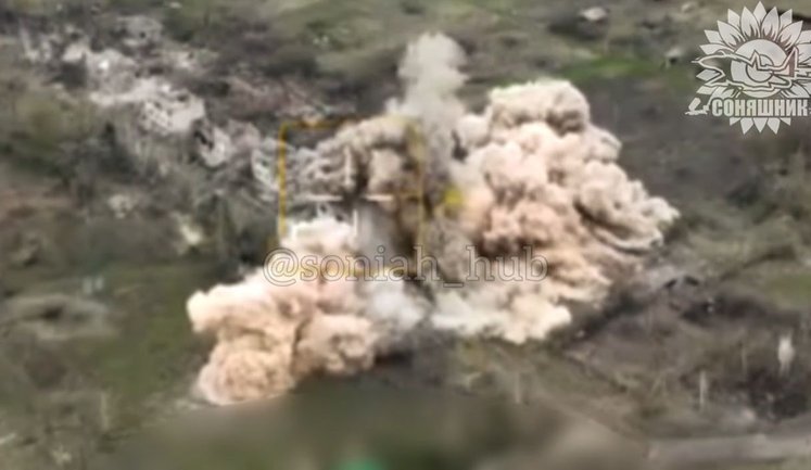 Пілот МіГ-29 авіабомбою знищив будинок, у якому перебували окупанти. ВIДЕО