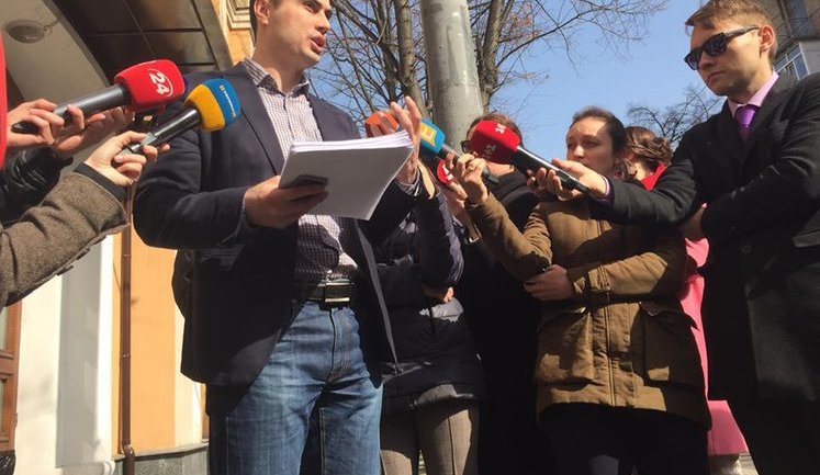 Фірсов у суді оскаржив позбавлення його мандата. "У ВАСУ шухер. Дзвінок з АП уже був!", - активіст. ФОТО