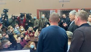 Защита Порошенко обжалует решение суда по ограничению выезда лидера "ЕС" из Украины, - адвокат Новиков