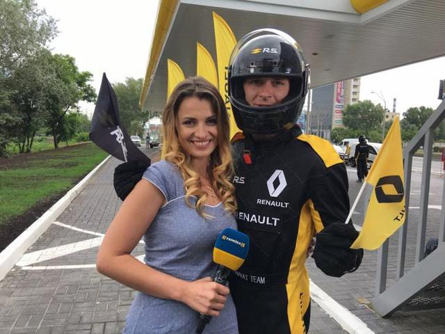 В столице началась неделя Formula 1 от Renault . Реклама 02