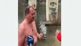 Мер Сум Лисенко на своїй сторінці в соцмережі опублікував запис купання на Водохреще з написом "Іди нах#й" на опорі моста. ВIДЕО