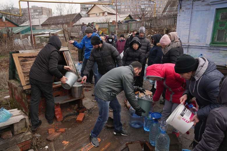 Оккупанты сбросили авиабомбы на детскую больницу в Мариуполе 04