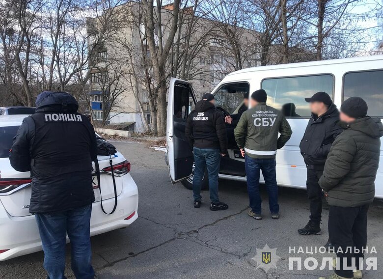 чоловік пропонував гроші керівнику ТЦК на Черкащині
