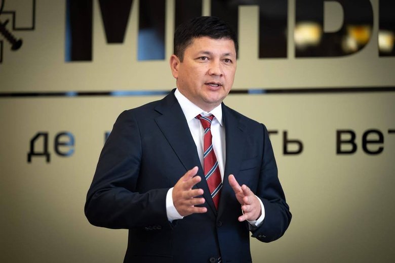 Корецький представив Кіма колективу Мінветеранів