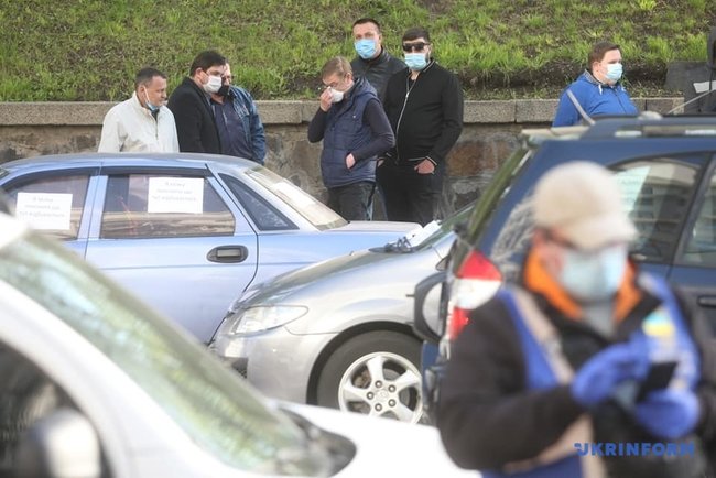 Rallies outside Cabinet: Businessmen demand quarantine easing, equal rules 09